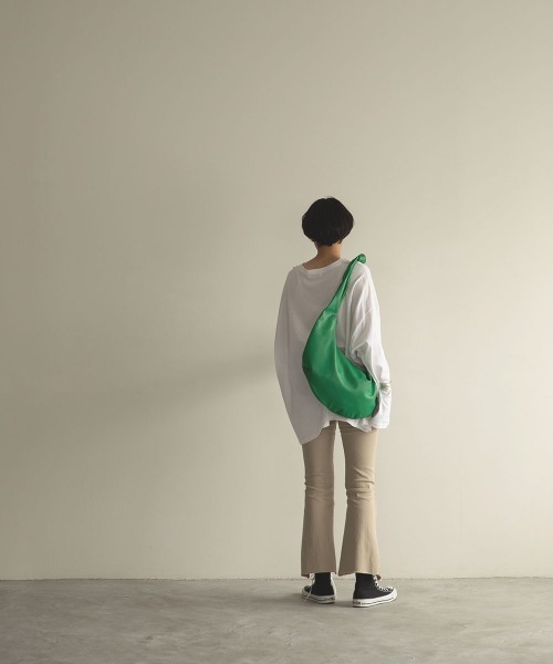 marjour（マージュール）の「SOFT FAKE LEATHER BAG（ショルダーバッグ・レディース・ベージュ/グリーン・FREE）」の7枚目の写真