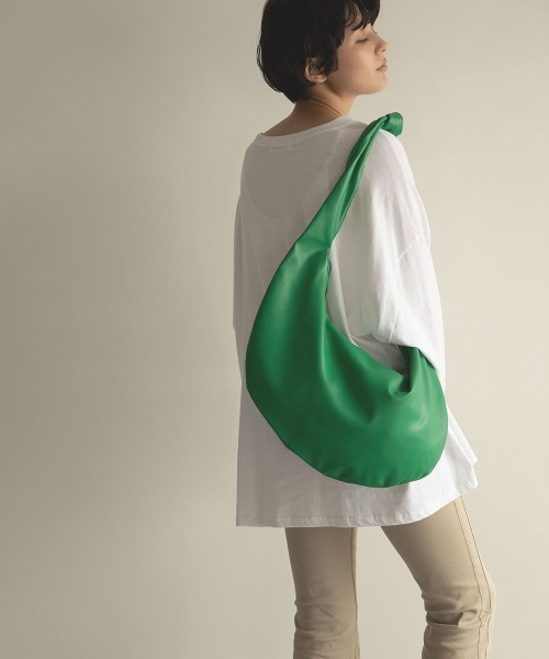 marjour（マージュール）の「SOFT FAKE LEATHER BAG（ショルダーバッグ・レディース・ベージュ/グリーン・FREE）」の11枚目の写真