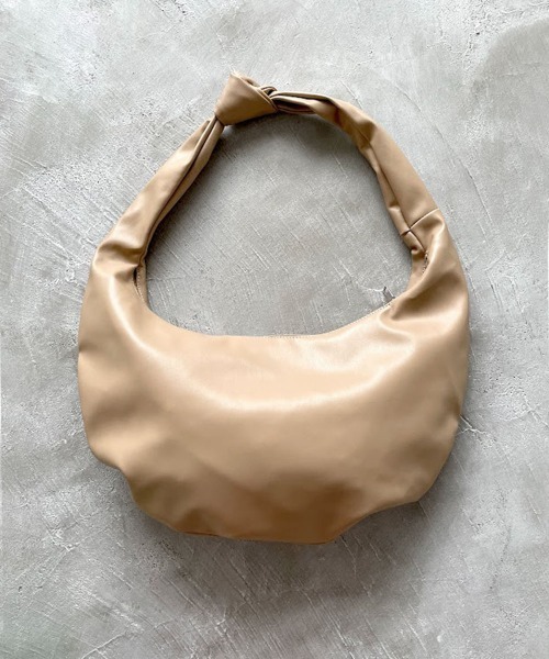 marjour（マージュール）の「SOFT FAKE LEATHER BAG（ショルダーバッグ・レディース・ベージュ/グリーン・FREE）」の12枚目の写真
