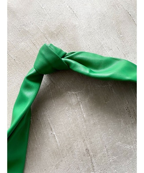 marjour（マージュール）の「SOFT FAKE LEATHER BAG（ショルダーバッグ・レディース・ベージュ/グリーン・FREE）」の4枚目の写真