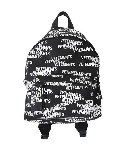 VETEMENTS（ヴェトモン）の「VETEMENTS / ヴェトモン：STAMPED LOGO BACKPACK：UA52BA700[RIP]（バックパック/リュック・メンズ・ブラック・FREE）」の6枚目の写真