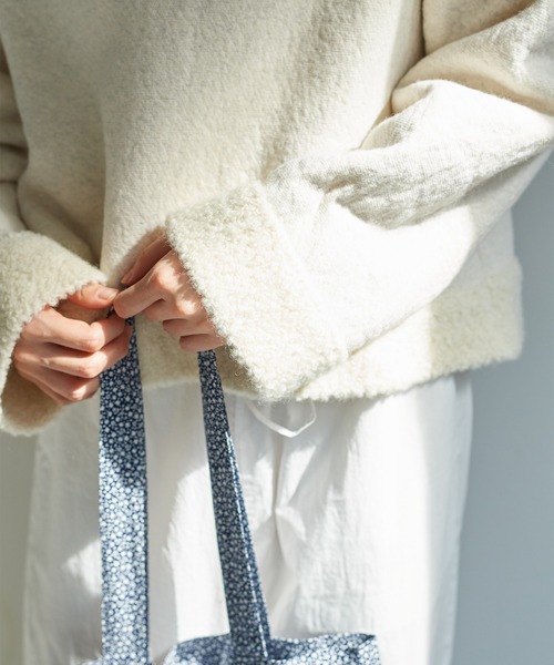 bulle de savon（ビュルデサボン）の「ウール/ブークレ裏毛　プルオーバー（スウェット・レディース・ホワイト/グレー・FREE）」の4枚目の写真