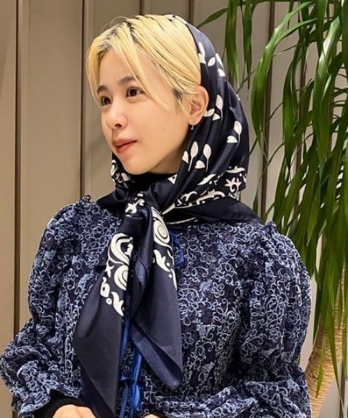 BEAMS BOY（ビームスボーイ）の「BEAMS BOY / BOY バンダナ スカーフ（バンダナ/スカーフ・レディース・ネイビー/レッド・ONE SIZE）」の3枚目の写真