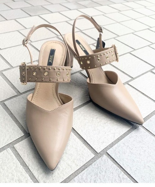 R&E(アールアンドイー)の「【R&E】スタッズベルトストラップスティックヒールパンプス(パンプス・レディース・アイボリー/ブラック/ベージュ系/アイボリー系・22.0cm/22.5cm/23.0cm/23.5cm/24.0cm/24.5cm)」の3枚目の写真