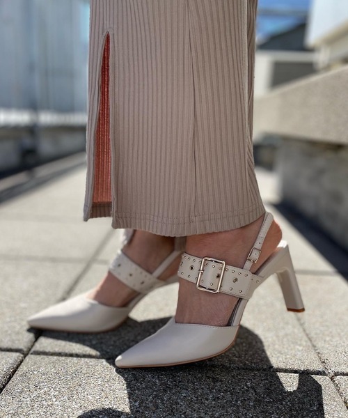 R&E(アールアンドイー)の「【R&E】スタッズベルトストラップスティックヒールパンプス(パンプス・レディース・アイボリー/ブラック/ベージュ系/アイボリー系・22.0cm/22.5cm/23.0cm/23.5cm/24.0cm/24.5cm)」の16枚目の写真