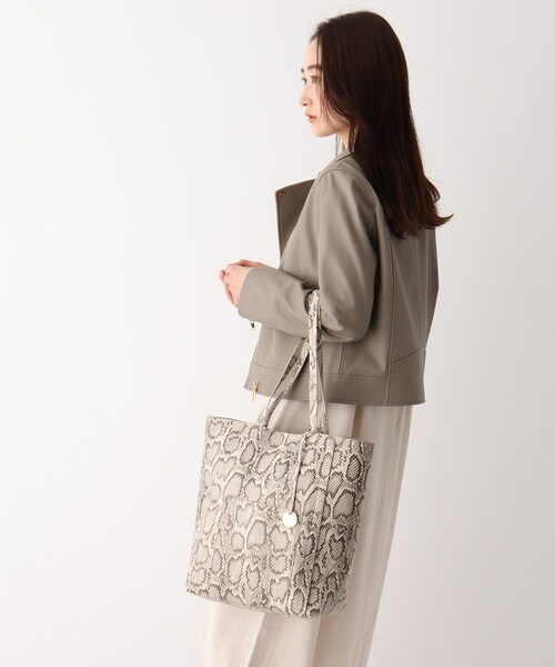 OPAQUE.CLIP（オペークドットクリップ）の「◆タテナガA4トートバッグ【軽量・A4サイズ収納可】（トートバッグ・レディース・ブラック/ベージュ/ベージュ系・00）」の3枚目の写真