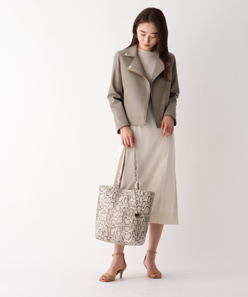 OPAQUE.CLIP（オペークドットクリップ）の「◆タテナガA4トートバッグ【軽量・A4サイズ収納可】（トートバッグ・レディース・ブラック/ベージュ/ベージュ系・00）」の6枚目の写真