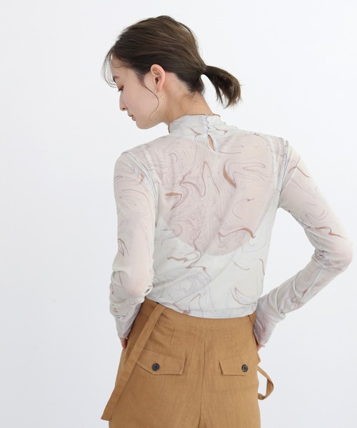 CLEIO（クレイオ）の「【CLEIO】マーブル柄チュールインナー（Tシャツ/カットソー・レディース・アイボリー/グレイッシュベージュ・FREE）」の6枚目の写真