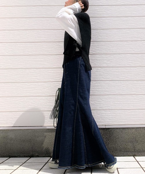 Q(キュー)の「メランジニットベスト(ベスト・レディース・ブラック/キャメル/ライトグレー・MEDIUM)」の15枚目の写真