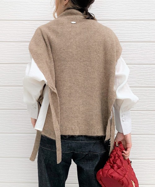 Q(キュー)の「メランジニットベスト(ベスト・レディース・ブラック/キャメル/ライトグレー・MEDIUM)」の12枚目の写真