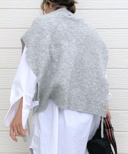 Q(キュー)の「メランジニットベスト(ベスト・レディース・ブラック/キャメル/ライトグレー・MEDIUM)」の7枚目の写真