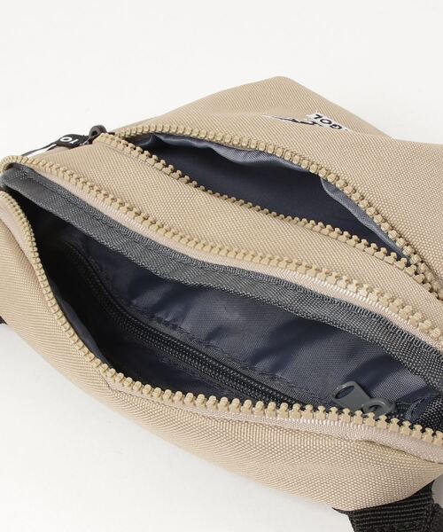 KANGOL（カンゴール）の「【KANGOL】ワンポイントロゴウエストサコッシュ　KGSA-BG00230（ボディバッグ/ウエストポーチ・レディース・ホワイト/ブラック/ベージュ・FREE）」の8枚目の写真