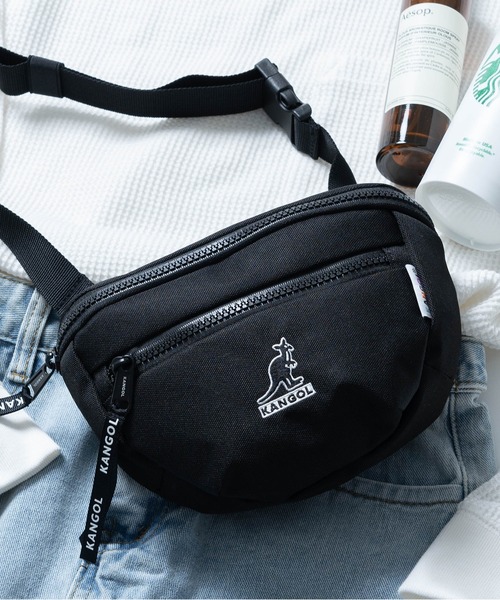 KANGOL（カンゴール）の「【KANGOL】ワンポイントロゴウエストサコッシュ　KGSA-BG00230（ボディバッグ/ウエストポーチ・レディース・ホワイト/ブラック/ベージュ・FREE）」の3枚目の写真