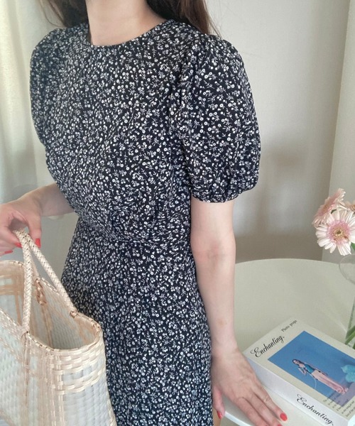 LAUIR(ラウアー)の「小花柄ロングワンピース(ワンピース・レディース・ブラック/ブルー/グリーン/ベージュ/ブラウン/ダークグリーン・MEDIUM/LARGE/X-LARGE/SMALL)」の22枚目の写真