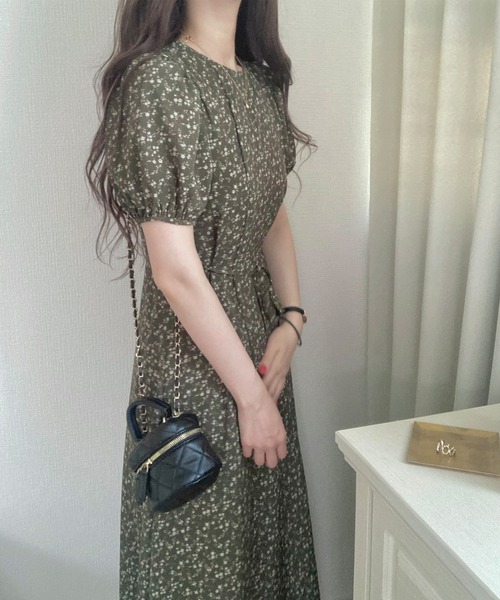 LAUIR(ラウアー)の「小花柄ロングワンピース(ワンピース・レディース・ブラック/ブルー/グリーン/ベージュ/ブラウン/ダークグリーン・MEDIUM/LARGE/X-LARGE/SMALL)」の21枚目の写真