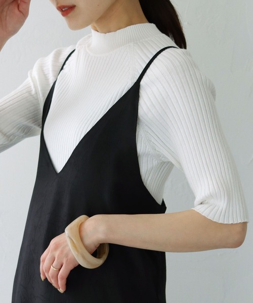 HER CLOSET（ハークローゼット）の「【cheriella】WEB限定ハーフスリーブプチハイネックカラフルリブニット（ニット/セーター・レディース・ブルー/イエロー/レッド/ブラック/ホワイト・M）」の2枚目の写真