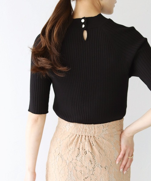 HER CLOSET（ハークローゼット）の「【cheriella】WEB限定ハーフスリーブプチハイネックカラフルリブニット（ニット/セーター・レディース・ブルー/イエロー/レッド/ブラック/ホワイト・M）」の14枚目の写真