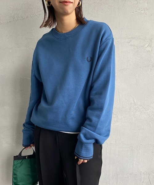 FRED PERRY（フレッドペリー）の「[FRED PERRY/フレッドペリー] ワンポイント刺繍 クルーネックスウェット（スウェット・レディース・ブラック/ネイビー/グレー/アイボリー/ブルー・S/M/L）」の5枚目の写真