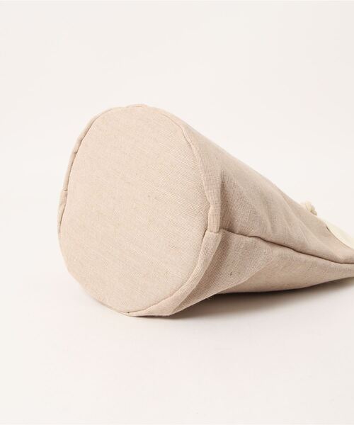 en recre（アンレクレ）の「【CHICKS UNDER THE SHED】スヌーピーハンドバッグ（ハンドバッグ・レディース・ベージュ・FREE）」の2枚目の写真