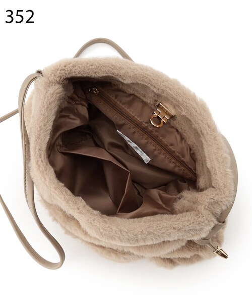 SHOO・LA・RUE（シューラルー）の「◆フェイクファーノットハンドルショルダーバッグ（ショルダーバッグ・レディース・ブラック系2/グレー系2/ブラウン系1/アイボリー系2/ベージュ系2・00）」の11枚目の写真