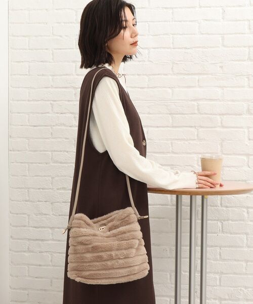 SHOO・LA・RUE（シューラルー）の「◆フェイクファーノットハンドルショルダーバッグ（ショルダーバッグ・レディース・ブラック系2/グレー系2/ブラウン系1/アイボリー系2/ベージュ系2・00）」の17枚目の写真