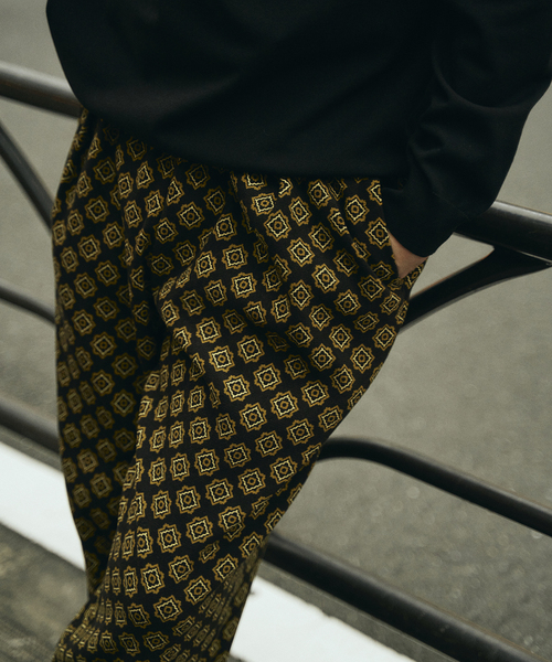 EDIFICE LA BOUCLE（エディフィスラブークル）の「【LA BOUCLE / ラブークル】1タック イージーパンツ（パターンブッチャー）（その他パンツ・メンズ・ブラック/ワインレッド/グリーン/ブラウン/ブルー系その他・2/1/3）」の8枚目の写真