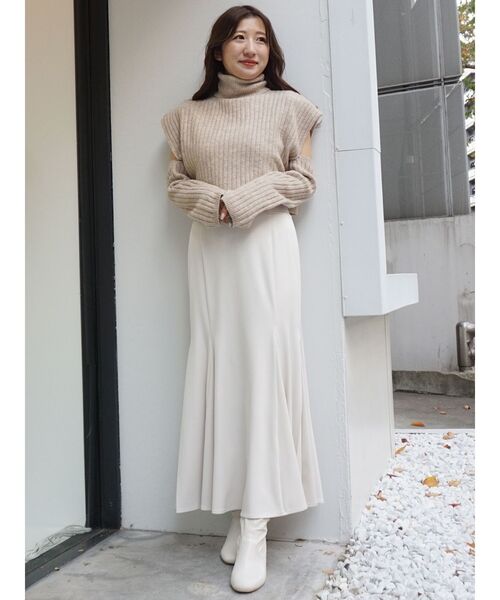 MERCURYDUO（マーキュリーデュオ）の「アームウォーマー付きポンチョニット（ニット/セーター・レディース・チャコールグレー/オフホワイト/ベージュ・FREE）」の11枚目の写真