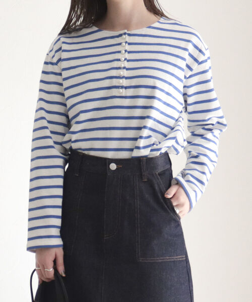 fredy emue（フレディエミュ）の「ボーダーパールボタンヘンリープルオーバー（Tシャツ/カットソー・レディース・ブルー系その他3/ブラック系その他/レッド系その他/ブルー系その他・38）」の2枚目の写真