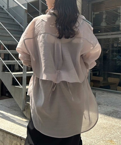 one after another NICE CLAUP(ワンアフターアナザーナイスクラップ)の「バックドロストシアーシャツ(シャツ/ブラウス・レディース・アイボリー/モカ/サックスブルー/ラベンダー・FREE)」の2枚目の写真