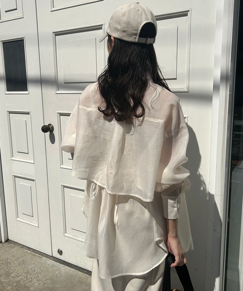 one after another NICE CLAUP(ワンアフターアナザーナイスクラップ)の「バックドロストシアーシャツ(シャツ/ブラウス・レディース・アイボリー/モカ/サックスブルー/ラベンダー・FREE)」の8枚目の写真