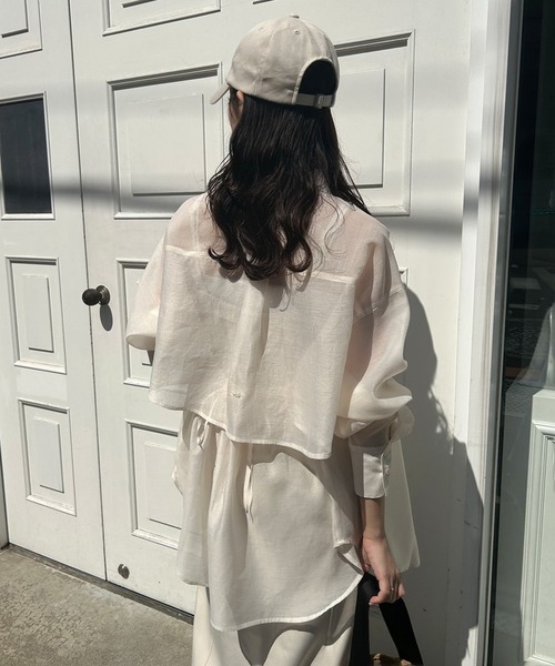one after another NICE CLAUP(ワンアフターアナザーナイスクラップ)の「バックドロストシアーシャツ(シャツ/ブラウス・レディース・アイボリー/モカ/サックスブルー/ラベンダー・FREE)」の17枚目の写真