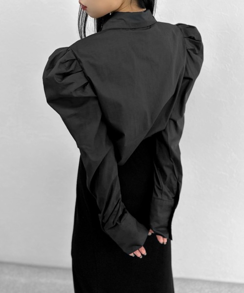 LVEU.(ラブユ.)の「【ZOZOTOWN限定】Puff shoulder long cuffs shirt / パフショルダーロングカフスシャツ(シャツ/ブラウス・レディース・ブラック/ホワイト・FREE)」の17枚目の写真