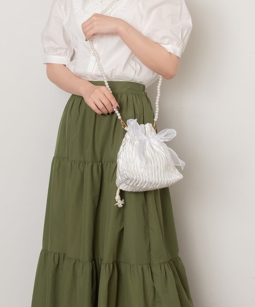 SVEC（シュベック）の「フェイクパール 巾着ミニバッグ / リボン ショルダーストラップ（ショルダーバッグ・レディース・ホワイト/ブラック・FREE）」の5枚目の写真