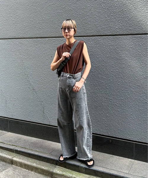 feepur(フェピュール)の「フリンジカーブデニム(デニムパンツ・レディース・ブルー/ブラック・SMALL/MEDIUM)」の11枚目の写真