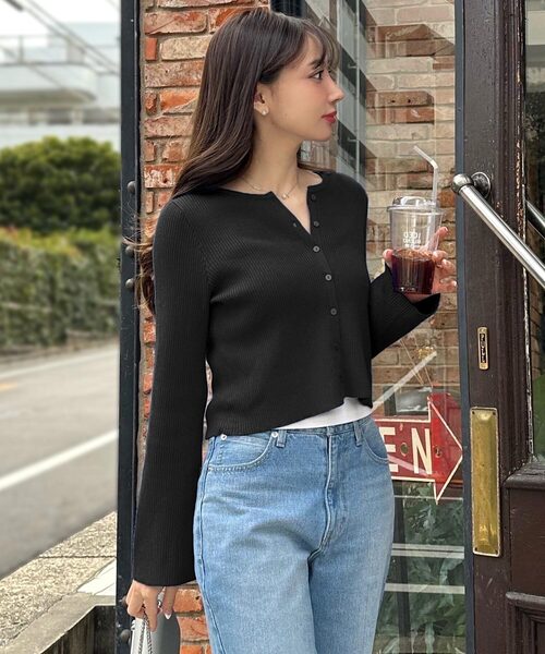 KOBE LETTUCE（コウベレタス）の「[ 岡部あゆみさんコラボ ] 選べる2タイプ フレアスリーブリブニットカーディガン（カーディガン/ボレロ・レディース・ブラック/モカ/ピンク/ホワイト系/グリーン系/ネイビー/イエロー系/オフホワイト/グレー系/アイボリー系/ライトピンク/ブラック×ホワイト/ブルーグレー/ダークグリーン/ライトベージュ/ライトブルー/ホワイト系1/ブラック系/ブルー系/アイボリー系1/ベージュ系/ピンク系/ホワイト系2/ピンクベージュ/ブラック系その他/ブルー系2/ブルー系1/グレー系1/レッド/ブルー系3/レッド系1/ブルー系4/チャコールグレー・M）」の9枚目の写真