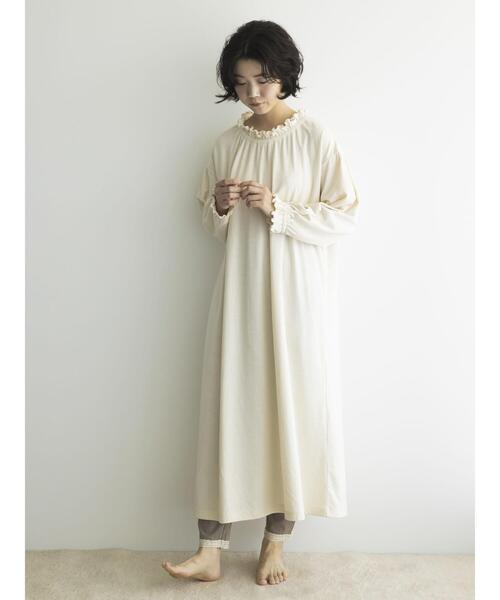 Et grenier by Samansa Mos2（エグルニエバイサマンサモスモス）の「【保湿】アルガンオイル襟フリルロングパジャマワンピース（ルームウェア/パジャマ・レディース・キャメル/キナリ/カーキ・F）」の6枚目の写真