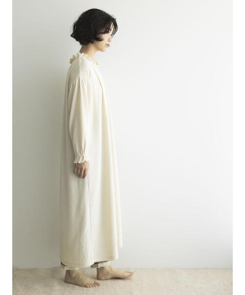 Et grenier by Samansa Mos2（エグルニエバイサマンサモスモス）の「【保湿】アルガンオイル襟フリルロングパジャマワンピース（ルームウェア/パジャマ・レディース・キャメル/キナリ/カーキ・F）」の7枚目の写真