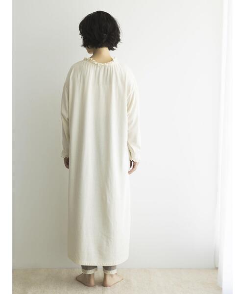 Et grenier by Samansa Mos2（エグルニエバイサマンサモスモス）の「【保湿】アルガンオイル襟フリルロングパジャマワンピース（ルームウェア/パジャマ・レディース・キャメル/キナリ/カーキ・F）」の8枚目の写真