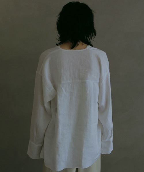 ETRE TOKYO（エトレトウキョウ）の「Vネックカットオフブラウス 