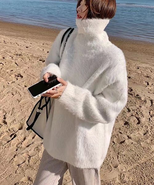 VitaFelice(ヴィータフェリーチェ)の「ハイネック&ボリュームスリーブ シャギーニット(ニット/セーター・レディース・ブラック/パープル/ピンク/ホワイト・FREE)」の1枚目の写真