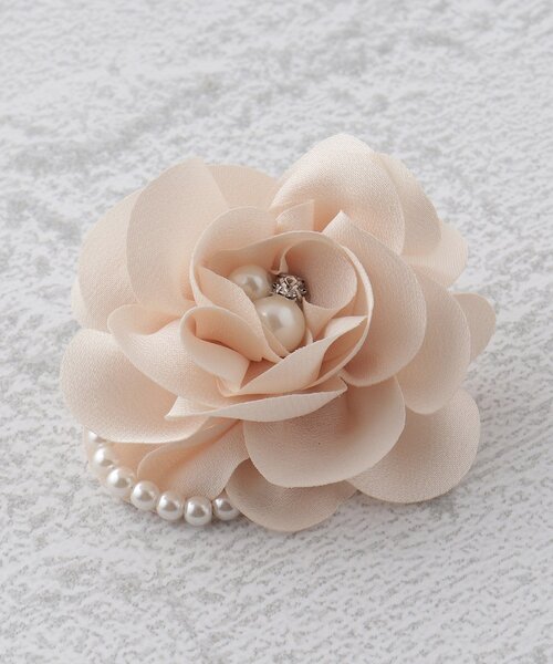 SHOO・LA・RUE(シューラルー)の「◆【セレモニー】ミニサテンフェイクパールコサージュ(ブローチ/コサージュ・レディース・オフホワイト/ライトベージュ/ベビーピンク/ホワイト系3/ベージュ系その他3/ピンク系その他・00)」の5枚目の写真