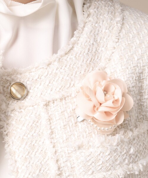 SHOO・LA・RUE(シューラルー)の「◆【セレモニー】ミニサテンフェイクパールコサージュ(ブローチ/コサージュ・レディース・オフホワイト/ライトベージュ/ベビーピンク/ホワイト系3/ベージュ系その他3/ピンク系その他・00)」の11枚目の写真