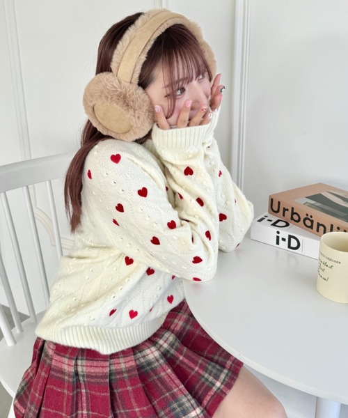 Loueme（ルエム）の「ハート刺繍ケーブルニットトップス（ニット