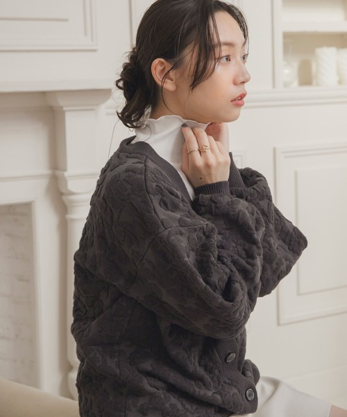 HEYUMM（ヘユム）の「フラワージャガードカーディガン（カーディガン/ボレロ・レディース・グレー系その他/ブラック系その他/ホワイト系その他・ONE）」の13枚目の写真