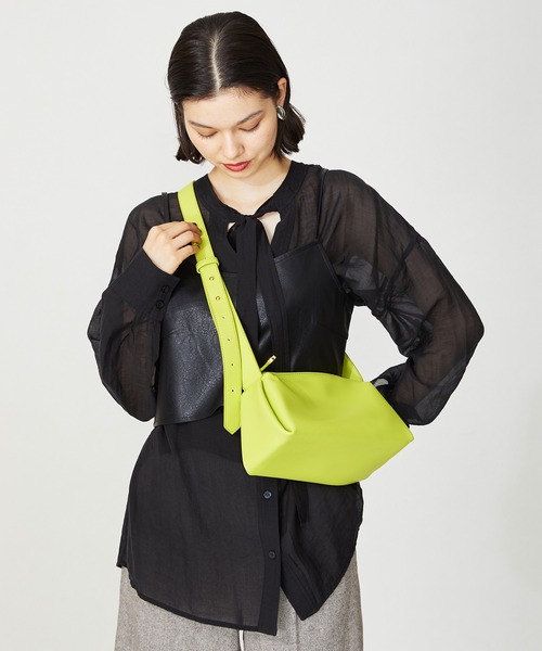 ORiental TRaffic（オリエンタルトラフィック）の「ソフトフェイクレザーショルダーバッグ BA-204（ショルダーバッグ・レディース・ブラック/イエロー/アイボリー/ブルー・ﾌﾘ-）」の19枚目の写真