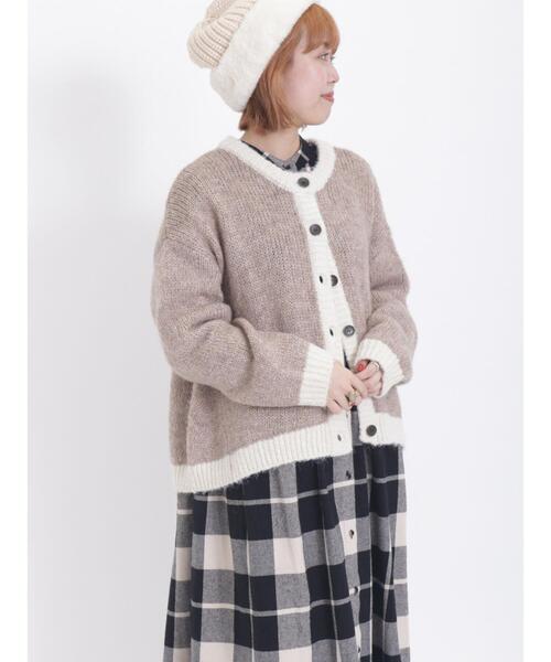 Samansa Mos2(サマンサ モスモス)の「バイカラークルーネックカーディガン(カーディガン/ボレロ・レディース・ベージュ/キナリ/イエロー/ピンク/チャコールグレー・F)」の13枚目の写真