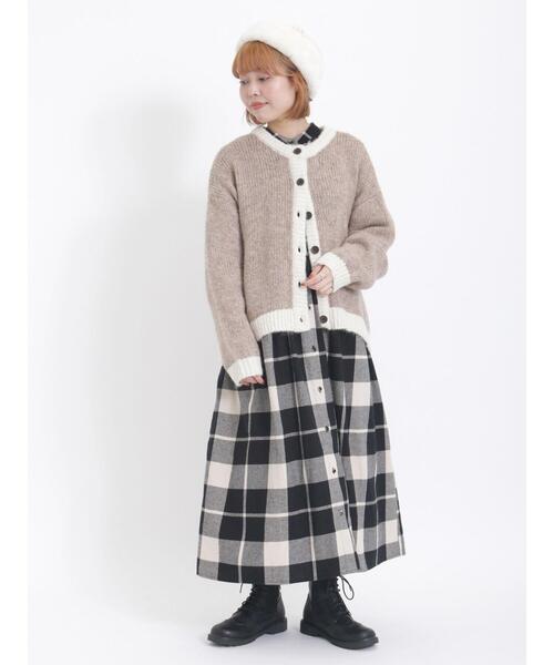 Samansa Mos2(サマンサ モスモス)の「バイカラークルーネックカーディガン(カーディガン/ボレロ・レディース・ベージュ/キナリ/イエロー/ピンク/チャコールグレー・F)」の15枚目の写真