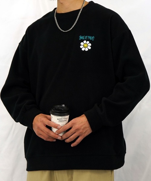 SMILEY FACE(スマイリーフェイス)の「【GROOVY STORE】SMILEY FACE オーバーサイズ フリーストレーナー(スウェット・メンズ・ブラック/アイボリー/ダークブルー/グレイッシュベージュ・M/L/LL)」の2枚目の写真