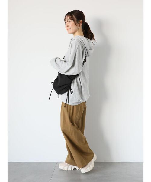 ehka sopo(エヘカソポ)の「Eロゴオーバーサイズパーカー(Tシャツ/カットソー・レディース・グレー/オフホワイト/ブルー/ピンク・F)」の16枚目の写真