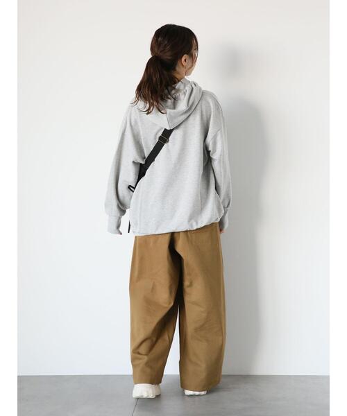 ehka sopo(エヘカソポ)の「Eロゴオーバーサイズパーカー(Tシャツ/カットソー・レディース・グレー/オフホワイト/ブルー/ピンク・F)」の17枚目の写真